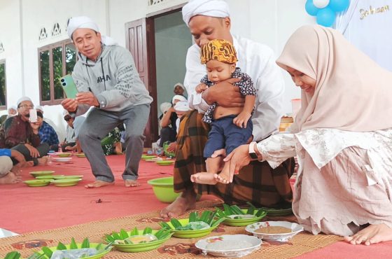 Tuan Guru Dr SM Munawar Kholil Gelar Upacara Adat Tedhak Siten
