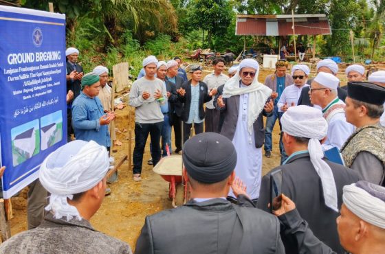 Ground Breaking Rumah Suluk Darus Salikin, Mursyid TNAJ Letakkan Batu Pertama, Mudir Ali JATMAN Panjatkan Doa